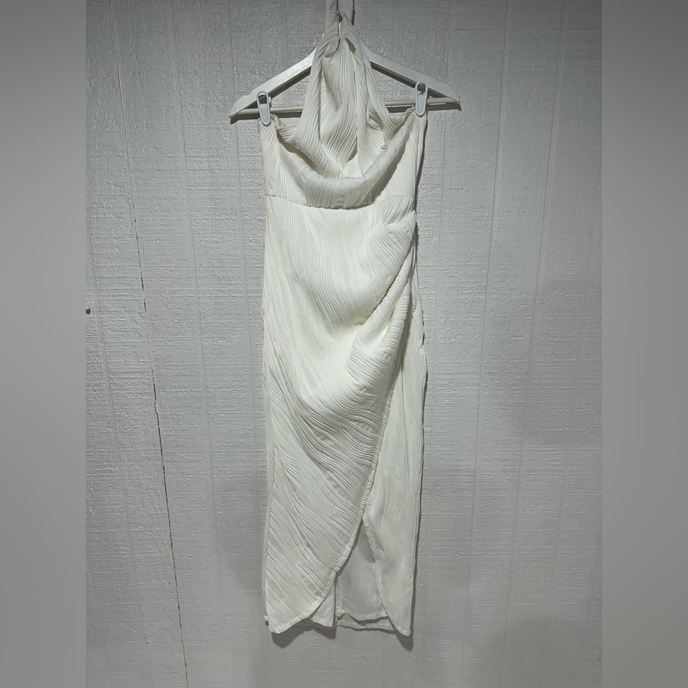 Elegant White Halter Maxi Dress - Picture 2 of 13